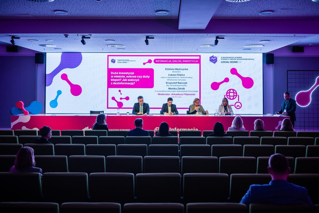 Zdjęcie przedstawiające salę prasową