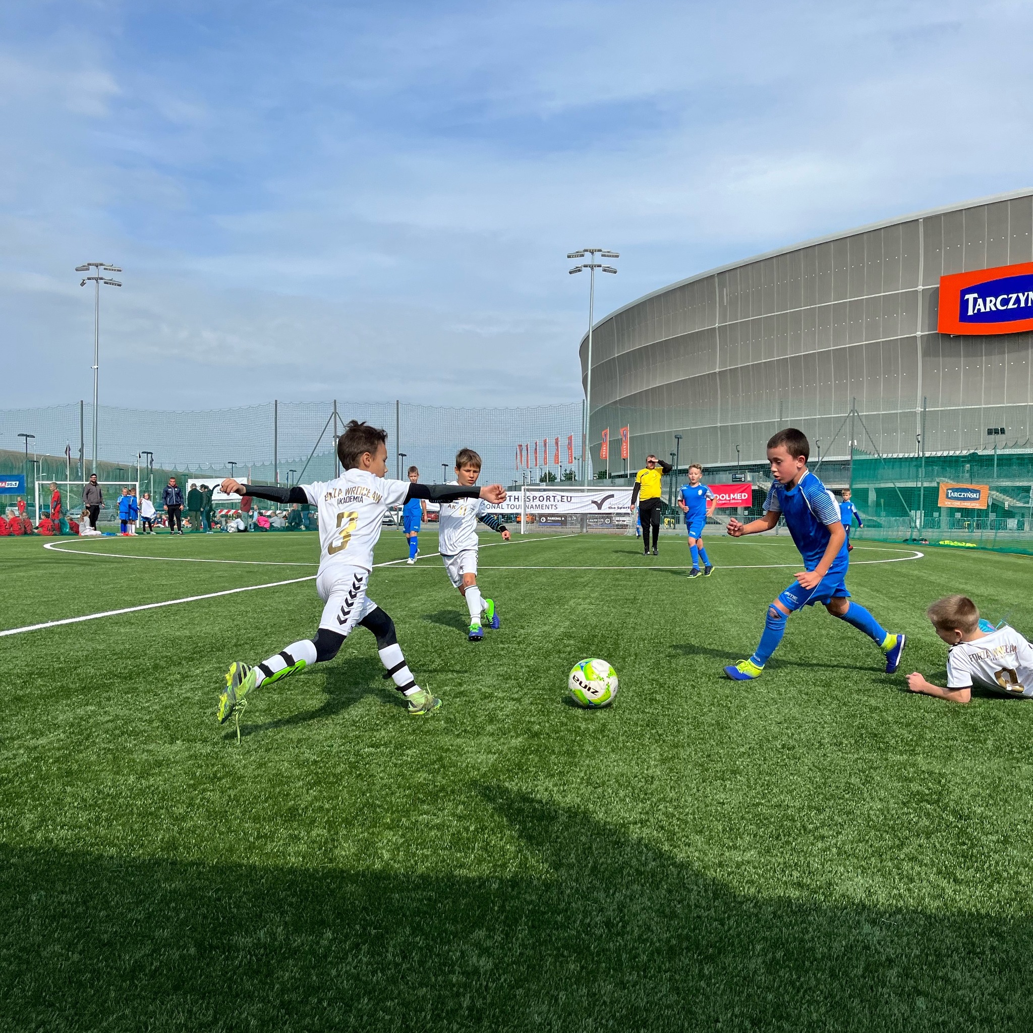 Lipiec na stadionie – bezpłatne boiska i otwarta zabawa terenowa